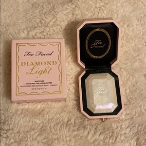 Too Faced Diamond Light Highlighter
